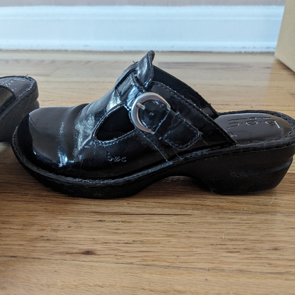 Born Clogs - Picture 2 of 3